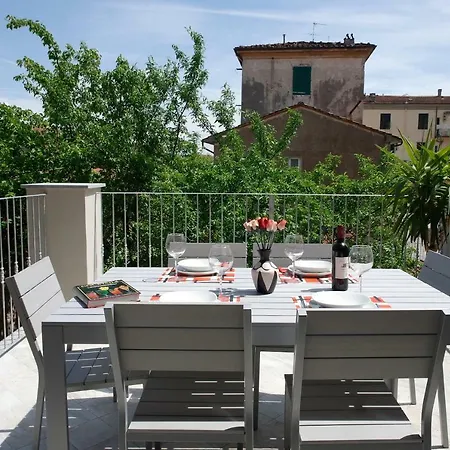 Yourhomeinlucca La Terrazza Apartamento